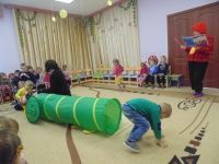 Развлечения с детьми клоуна Кеши,игра -тоннель